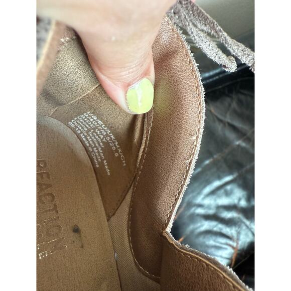 Kenneth Cole Reaction Women’s Size 6.5 Taupe Suede Ankle Booties Low Heel‎ - Picture 6 of 6